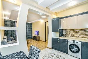 a kitchen and living room with a washer and dryer at Magnificent Vacation apartment by Bea Paradise in Baku
