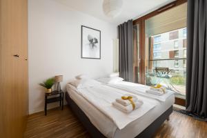 Postel nebo postele na pokoji v ubytování GO Apartments - ApartHotel