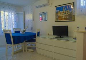 TV a/nebo společenská místnost v ubytování Apartment Mirjana
