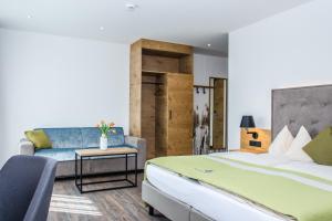 Ein Bett oder Betten in einem Zimmer der Unterkunft Gasthaus Forster am See - Eching bei Landshut