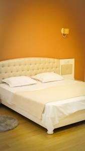 Postel nebo postele na pokoji v ubytování Garden Hotel