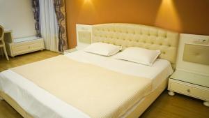 Postel nebo postele na pokoji v ubytování Garden Hotel