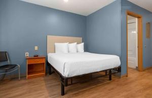 Postel nebo postele na pokoji v ubytování Extended Stay America Select Suites - Austin - Round Rock
