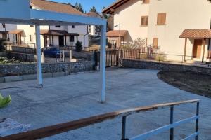 Budova, kde se prázdninový dům nachází