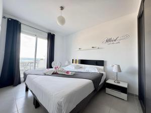 Postel nebo postele na pokoji v ubytování Nova Beach Paradise Apartment + 37 fotografií
