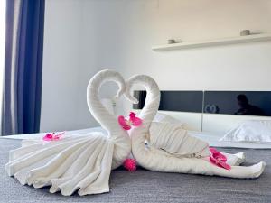 Postel nebo postele na pokoji v ubytování Nova Beach Paradise Apartment
