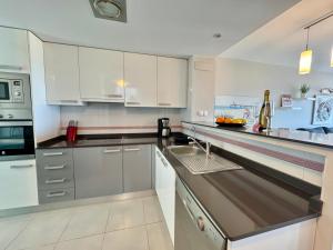 Kuchyň nebo kuchyňský kout v ubytování Nova Beach Paradise Apartment