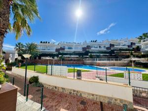 Bazén v ubytování Nova Beach Paradise Apartment nebo v jeho okolí