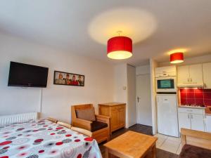 Kuchnia lub aneks kuchenny w obiekcie Appartement lumineux avec balcon sud, centre station, parking couvert - Flaine Forêt - FR-1-425-141