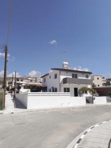 Το κτήριο όπου στεγάζεται  η βίλα