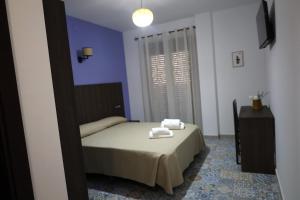 Ένα ή περισσότερα κρεβάτια σε δωμάτιο στο Hospedium DLJ Hostal La Paz Marmolejo Parking Gratis