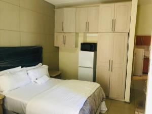 Ένα ή περισσότερα κρεβάτια σε δωμάτιο στο Sunset Bay Lodge