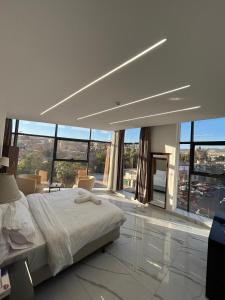 Jerash Hotel客房内的一张或多张床位