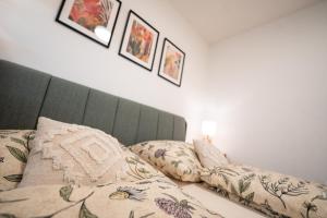 Postel nebo postele na pokoji v ubytování Apartmány V zahradě