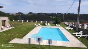 Bazén v ubytování Hotel Villadesella nebo v jeho okolí