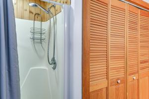 Ένα μπάνιο στο Home 15 Mi to Berkshire East and Mount Snow! +23 φωτογραφίες
