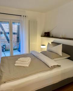 a bedroom with a bed with two towels on it at Elbsleep in Dömitz