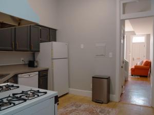 2 Blocks from TQL Stadium 2BR 1.5BA 주방 또는 간이 주방