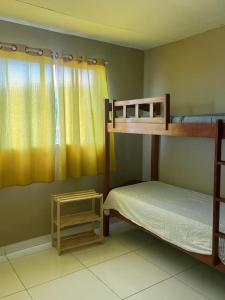 a bedroom with two bunk beds and a window at Linda casa em Enseada dos Corais in Cabo de Santo Agostinho +30 photos