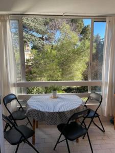 Μπαλκόνι ή βεράντα στο La Mascotte de Sète studio cabine Pking