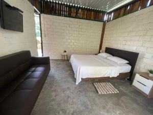 Postel nebo postele na pokoji v ubytování Cabaña Kurunchu en el paso de los micos + 12 fotografií