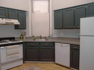 2 Blocks from TQL Stadium 2BR 1.5BA 주방 또는 간이 주방