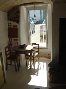 a dining room with a table and chairs and a window at Casas Velhinhas - Apartº Aconchego e Apartº Calmaria in Estremoz +21 photos