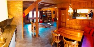 Istumisnurk majutusasutuses Chalet Valdonga