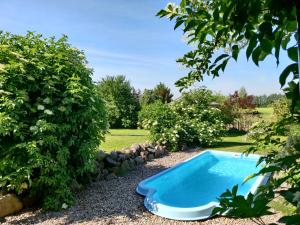 The swimming pool at or close to Schuberts Oderbruch Landpension