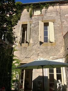 Το κτήριο όπου στεγάζεται  η παραθεριστική κατοικία