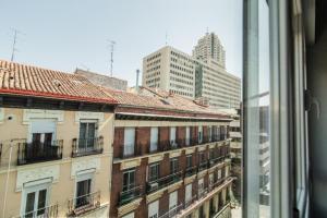 Nespecifikovaný výhled na destinaci Madrid nebo výhled na město při pohledu z apartmánu