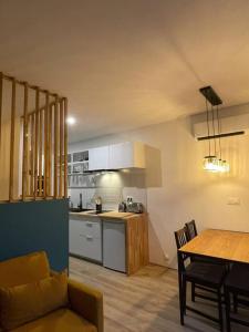 Kuchyň nebo kuchyňský kout v ubytování Mini villa en bord de mer avec espace extérieur + 1 fotografie