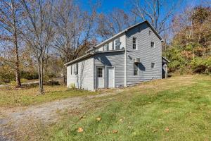 an old house on top of a hill at Tranquil Mt Pleasant Mills Retreat on 60-Acre Farm in Dalmatia