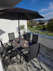 Balkón nebo terasa v ubytování White Luxury Villa
