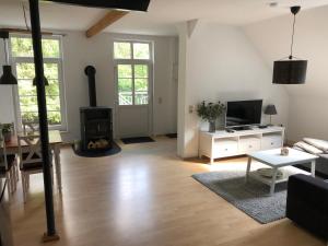 Μια τηλεόραση ή/και κέντρο ψυχαγωγίας στο Ferienwohnung Friesenstube