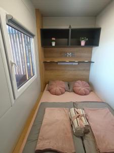 a small room with a bed and a window at Mobile Home L&L in Drage