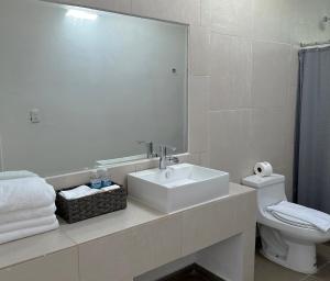 Ein Badezimmer in der Unterkunft DUNAMIS HOTEL