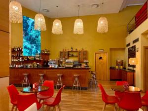 a restaurant with tables and chairs and a bar at Hostal RIO SELMO in Ponferrada