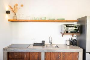 Kuchyň nebo kuchyňský kout v ubytování Kura Kabana by Boutique Bonaire Unique Resorts + 11 fotografií