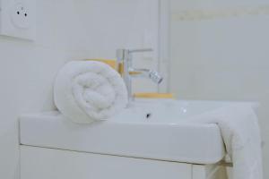 a doughnut sitting on top of a bathroom sink at La confidence in Périgueux +27 photos
