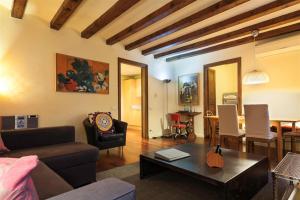 a living room with a couch and a table at Friendly Rentals Manel in Barcelona