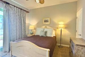 Postel nebo postele na pokoji v ubytování Seacrest West- Nestled Inn + 16 fotografií