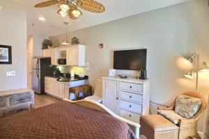 Kuchyň nebo kuchyňský kout v ubytování Seacrest West- Nestled Inn