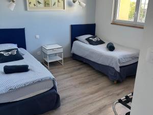 Postel nebo postele na pokoji v ubytování Chambres d'hôtes conviviales avec parking à proximité des Châteaux de la Loire - FR-1-591-707