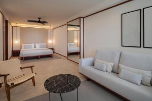 Cama ou camas em um quarto em Live Aqua Punta Cana - All Inclusive - Adults Only