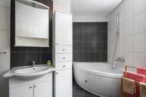 Koupelna v ubytování Apartment Eli + 15 fotografií