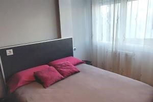 Giường trong phòng chung tại Apartamento con 2 habitaciones