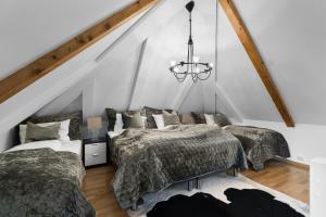 Postel nebo postele na pokoji v ubytování BraMy Apartments The Bucks Villa