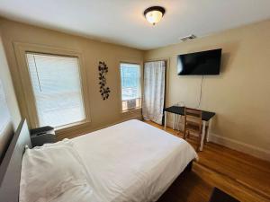 a bedroom with a bed and a desk and a television at Nice bedroom in Lincoln with shared bathroom 1 in Lincoln