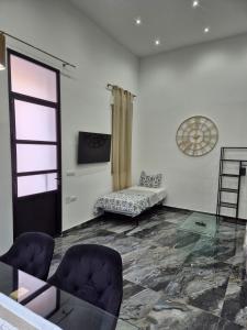 Posteľ alebo postele v izbe v ubytovaní Downtown Apartments